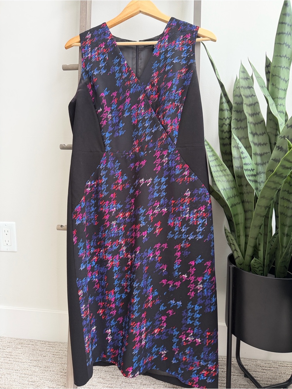 Ellen Tracy Sleeveless Black Floral-Print Sheath Dress